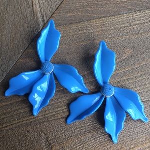 Lily earrings by Tuckernuck